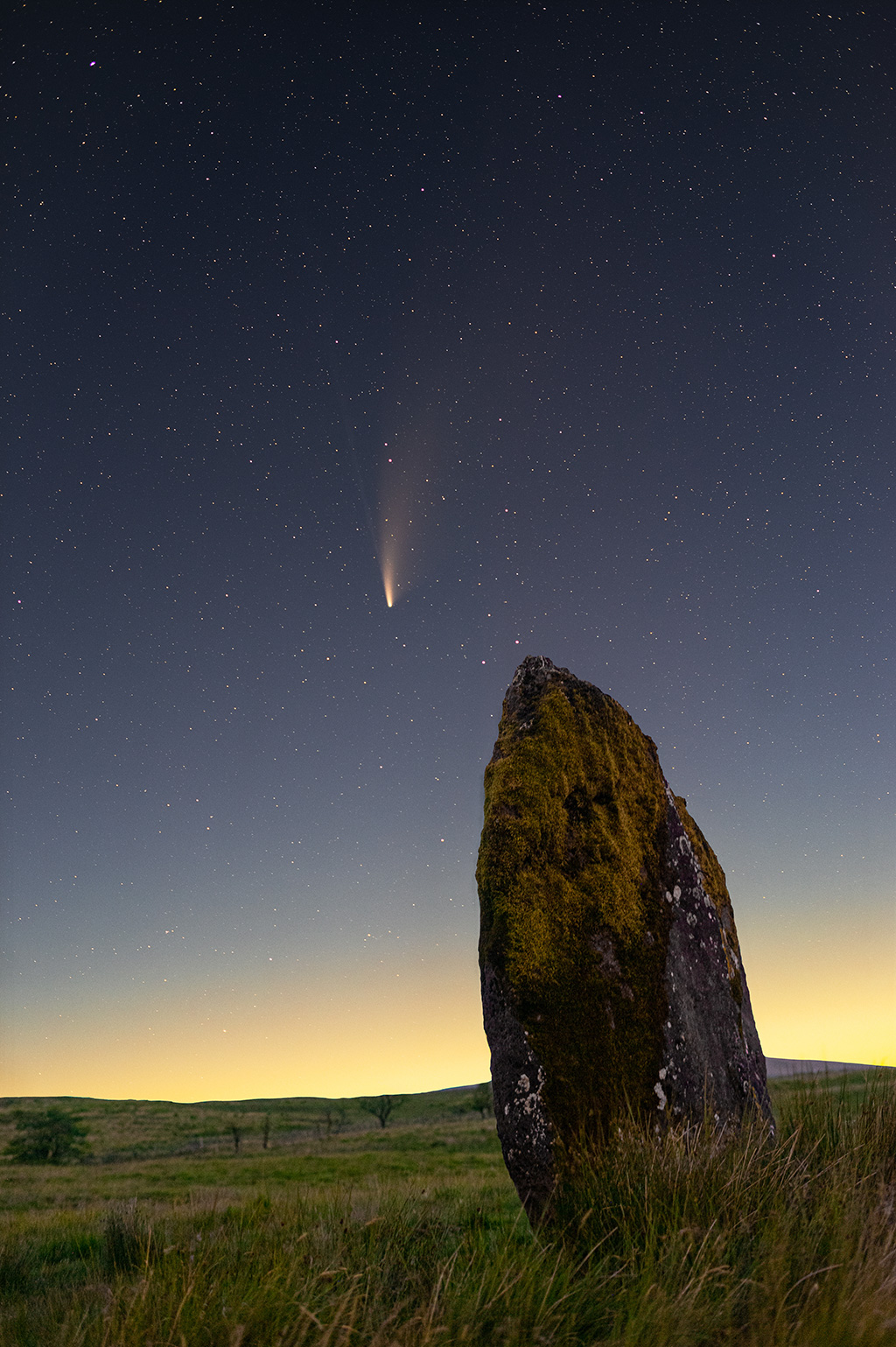 Rambler's Cottage : Comet over Maen Llia, Brecon Beacons, Wales